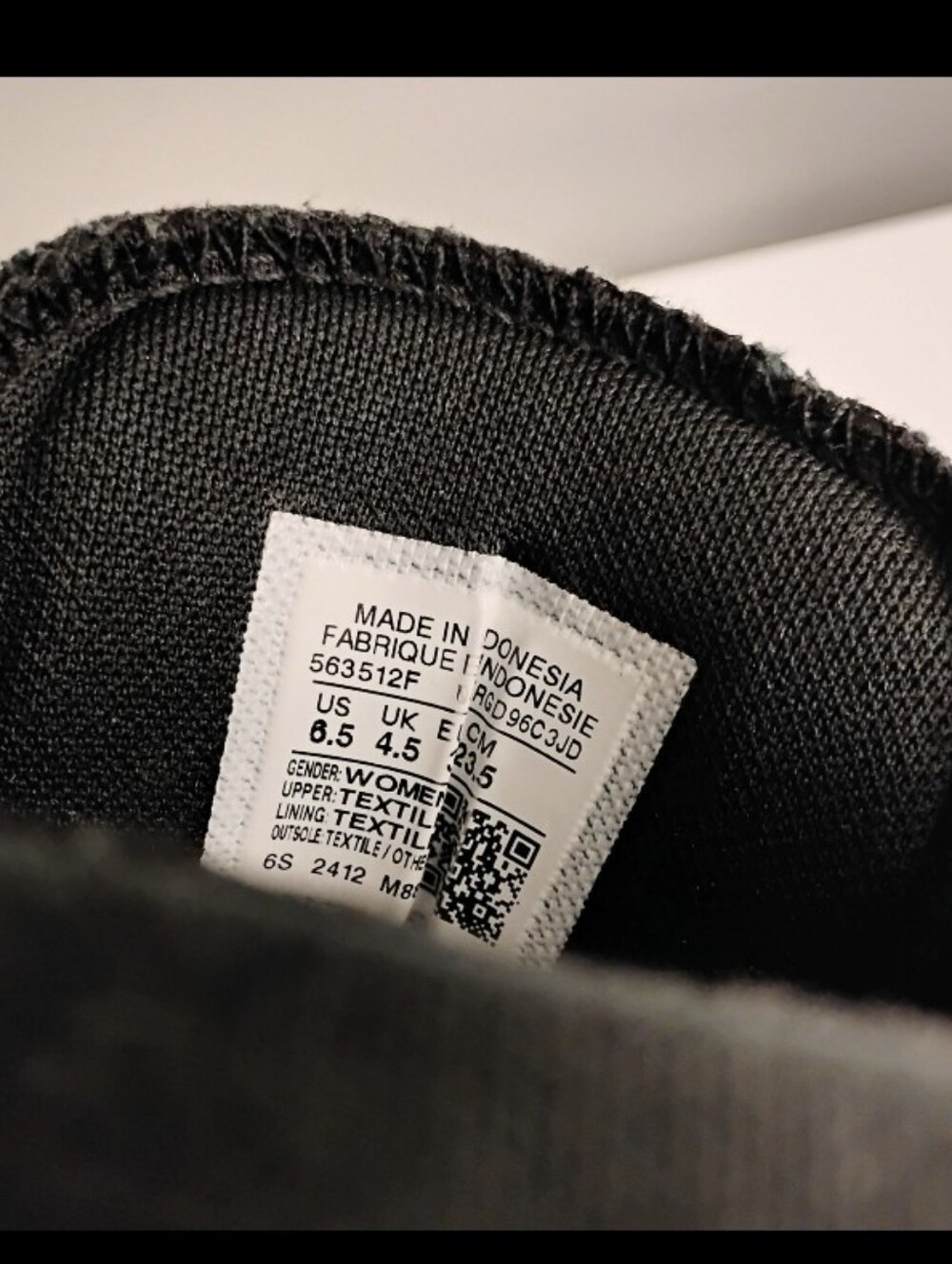 Converse Women's Chuck Taylor All Star  Black Mid-High Shoes - Picture 3 of 7